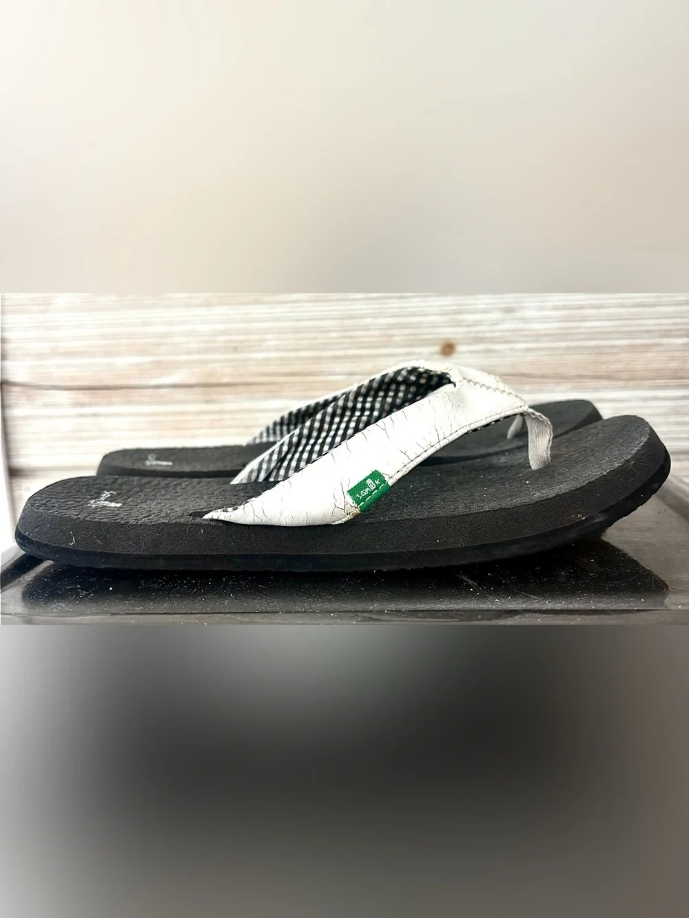 Big Kids Sanuk Yoga Mat Flip-Flops with White Cracked-Texture Straps